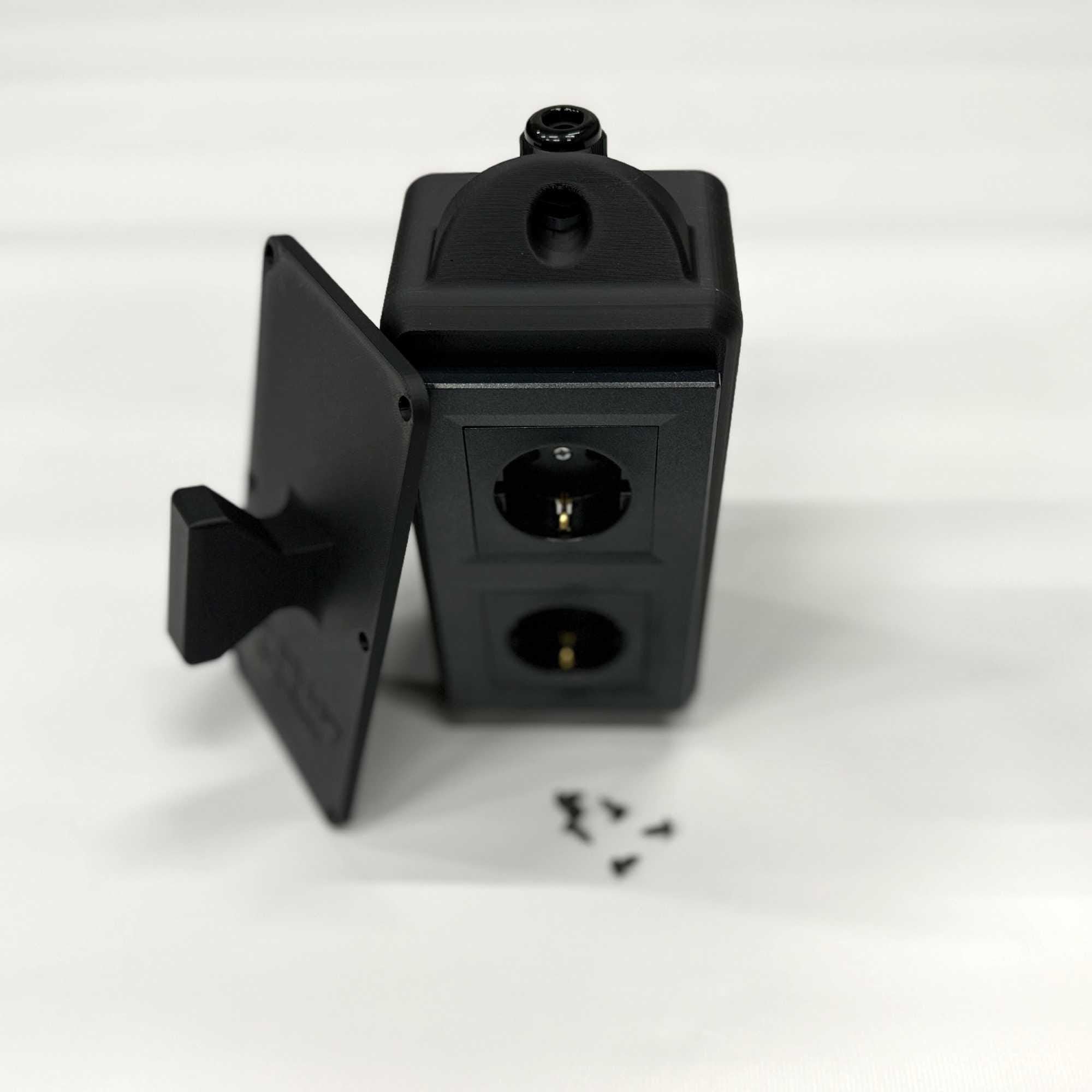 Workshop Hanging Power Socket – Dual Outlet with Cable Gland