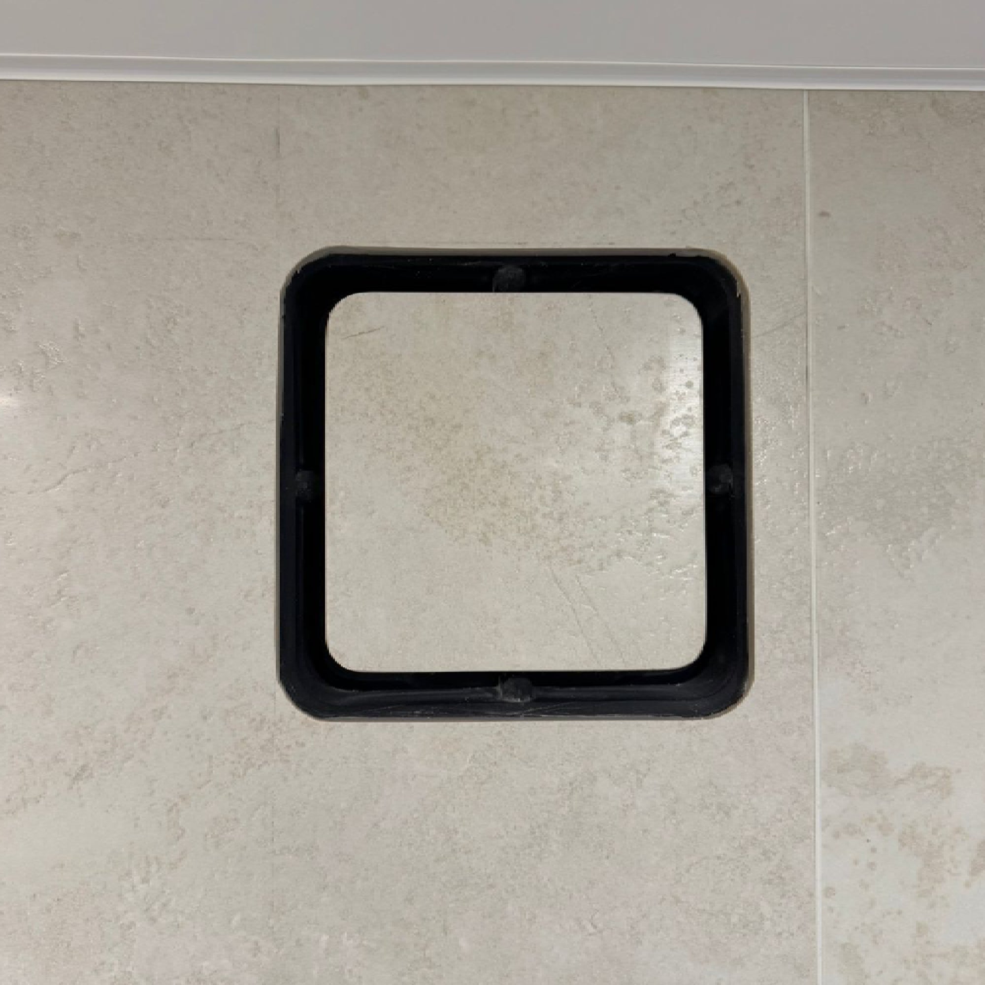 Hidden Tile Ventilation – Magnetic, optional with fan
