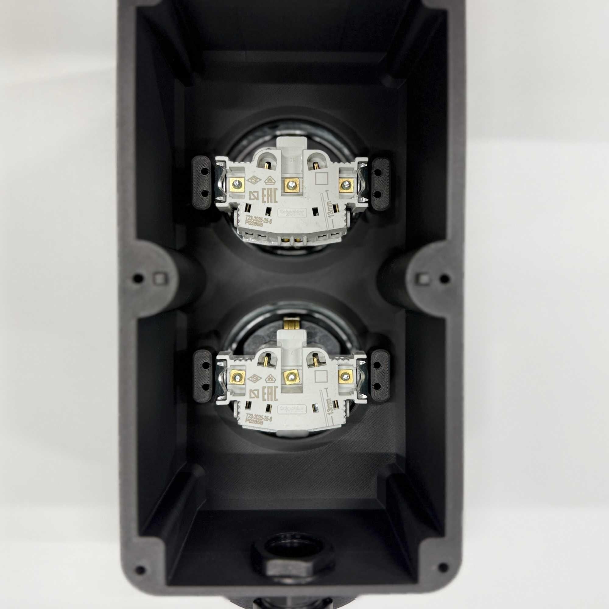 Workshop Hanging Power Socket – Dual Outlet with Cable Gland